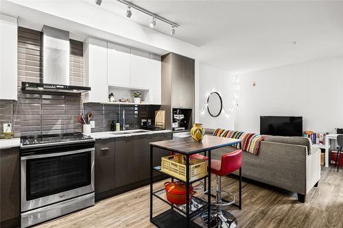 116-1775 Chapman Place, Kelowna, BC - Indoor Photo Showing Kitchen