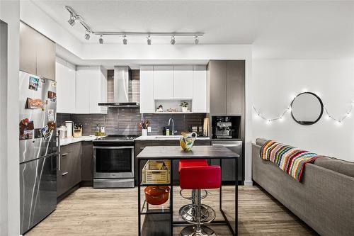 116-1775 Chapman Place, Kelowna, BC - Indoor Photo Showing Kitchen