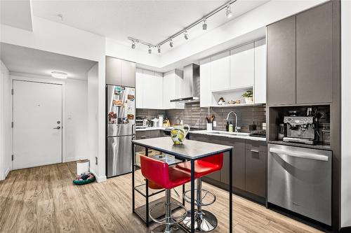 116-1775 Chapman Place, Kelowna, BC - Indoor Photo Showing Kitchen With Stainless Steel Kitchen