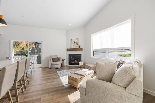 9-405 Canyon Street, Creston, BC - Indoor Photo Showing Living Room With Fireplace