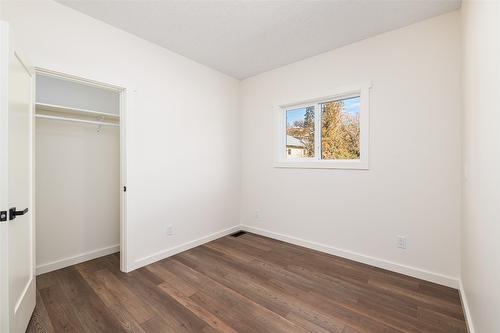 9-405 Canyon Street, Creston, BC - Indoor Photo Showing Other Room