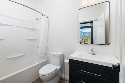9-405 Canyon Street, Creston, BC - Indoor Photo Showing Bathroom