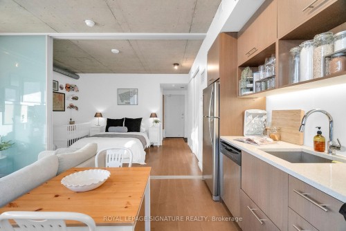 719-32 Trolley Crescent, Toronto, ON - Indoor Photo Showing Kitchen With Upgraded Kitchen