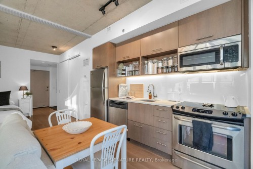 719-32 Trolley Crescent, Toronto, ON - Indoor Photo Showing Other Room