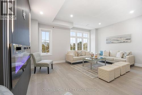 2950 Elgin Mills Road E, Markham, ON - Indoor Photo Showing Living Room