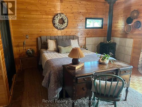 Main Floor Primary Bedroom Suite - 14 Swallow Road, Mcdougall, ON - Indoor