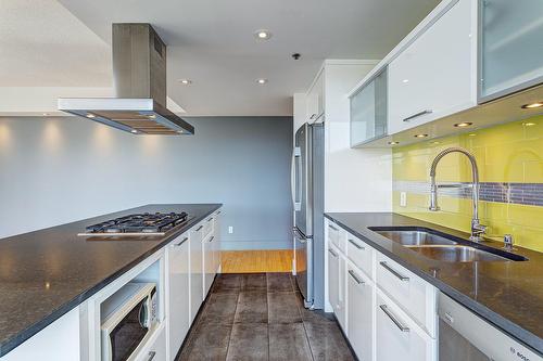 Kitchen - 304-370 Rue St-André, Montréal (Ville-Marie), QC - Indoor Photo Showing Kitchen With Upgraded Kitchen