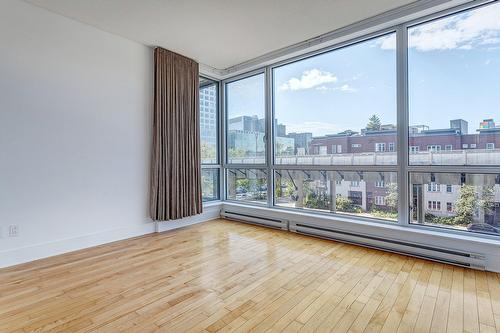 Primary bedroom - 304-370 Rue St-André, Montréal (Ville-Marie), QC - Indoor Photo Showing Other Room