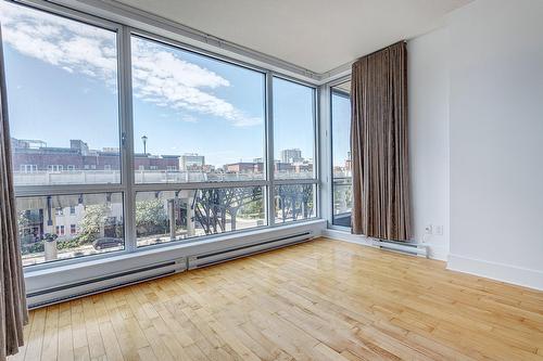 Primary bedroom - 304-370 Rue St-André, Montréal (Ville-Marie), QC - Indoor Photo Showing Other Room