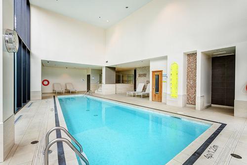 Pool - 304-370 Rue St-André, Montréal (Ville-Marie), QC - Indoor Photo Showing Other Room With In Ground Pool