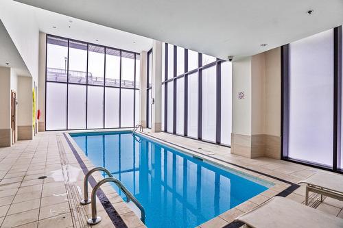 Pool - 304-370 Rue St-André, Montréal (Ville-Marie), QC - Indoor Photo Showing Other Room With In Ground Pool
