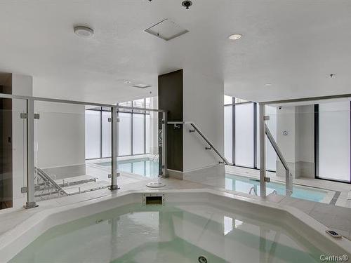 Pool - 304-370 Rue St-André, Montréal (Ville-Marie), QC - Indoor Photo Showing Other Room