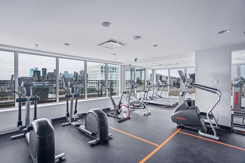 Exercise room - 304-370 Rue St-André, Montréal (Ville-Marie), QC - Indoor Photo Showing Gym Room