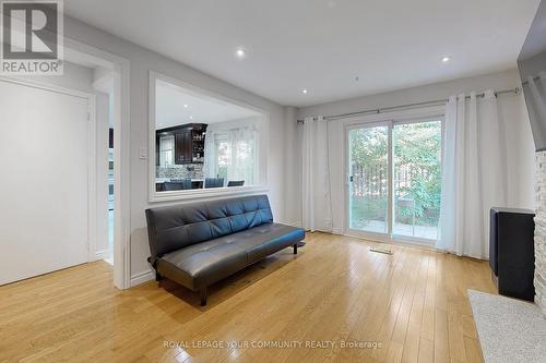 287 Manchester Drive, Newmarket, ON - Indoor Photo Showing Living Room