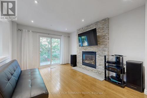 287 Manchester Drive, Newmarket, ON - Indoor Photo Showing Living Room With Fireplace