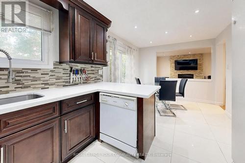287 Manchester Drive, Newmarket, ON - Indoor Photo Showing Kitchen