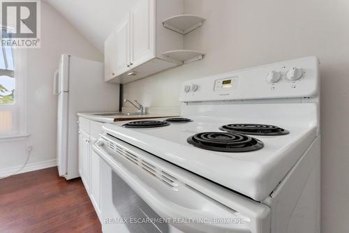 208 East Avenue N, Hamilton, ON - Indoor Photo Showing Kitchen