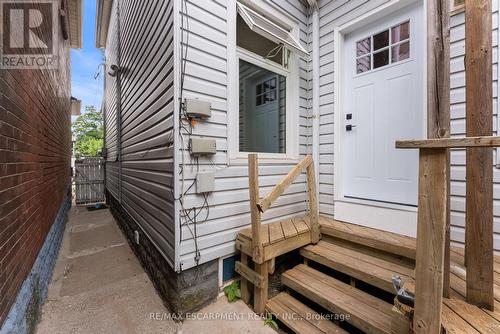 208 East Avenue N, Hamilton, ON - Outdoor