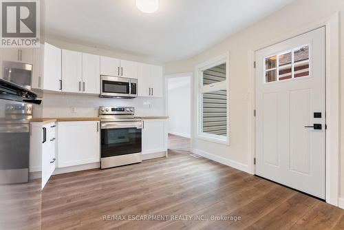 208 East Avenue N, Hamilton, ON - Indoor Photo Showing Kitchen