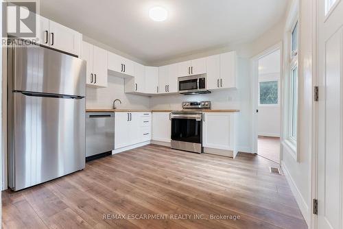 208 East Avenue N, Hamilton, ON - Indoor Photo Showing Kitchen