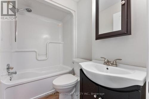 208 East Avenue N, Hamilton, ON - Indoor Photo Showing Bathroom