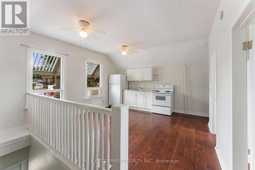 208 East Avenue N, Hamilton, ON - Indoor Photo Showing Kitchen