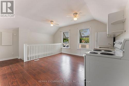 208 East Avenue N, Hamilton, ON - Indoor Photo Showing Laundry Room