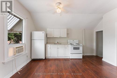 208 East Avenue N, Hamilton, ON - Indoor Photo Showing Kitchen