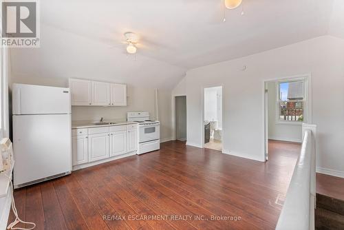 208 East Avenue N, Hamilton, ON - Indoor Photo Showing Kitchen