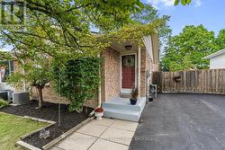 68 BARRINGTON DRIVE  Welland (Prince Charles), ON L3C 5Z9