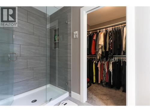 3905 16Th Avenue, Castlegar, BC - Indoor Photo Showing Bathroom