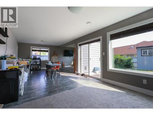 3905 16Th Avenue, Castlegar, BC - Indoor
