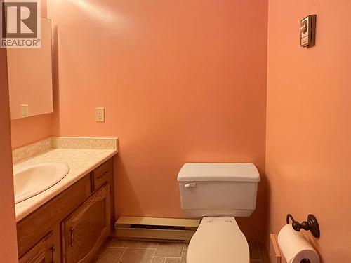 515 20Th Avenue S, Cranbrook, BC - Indoor Photo Showing Bathroom