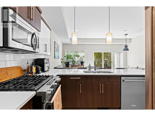 600 Boynton Place Unit# 56, Kelowna, BC - Indoor Photo Showing Kitchen With Double Sink