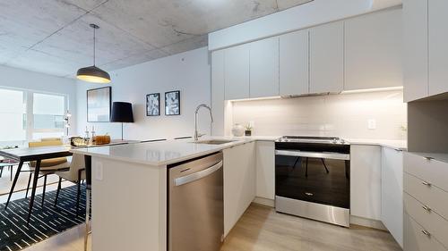 Cuisine - 511-9290 Av. Dubuisson, Montréal (Mercier/Hochelaga-Maisonneuve), QC - Indoor Photo Showing Kitchen With Upgraded Kitchen