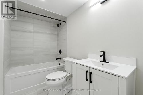 B - 929 Upper Ottawa Street, Hamilton, ON - Indoor Photo Showing Bathroom