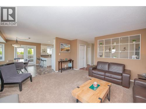 161 Cranberry Lane, Vernon, BC - Indoor Photo Showing Living Room
