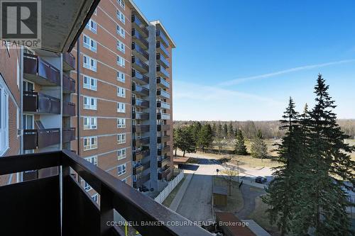 614 - 2020 Jasmine Crescent, Ottawa, ON - Outdoor