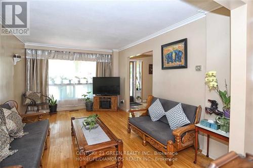 35 York Street, Mississauga, ON - Indoor Photo Showing Living Room