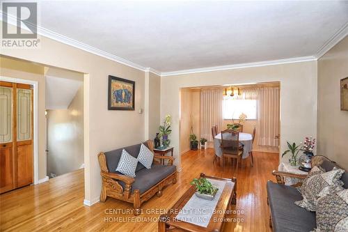 35 York Street, Mississauga, ON - Indoor Photo Showing Living Room