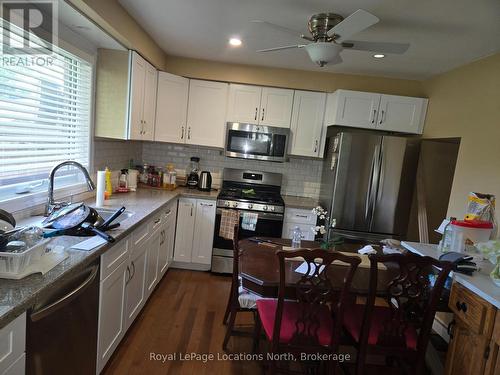 Great kitchen to work in - 6042 Highway 9 Highway, Caledon (Mono Mills), ON - Indoor Photo Showing Kitchen With Double Sink