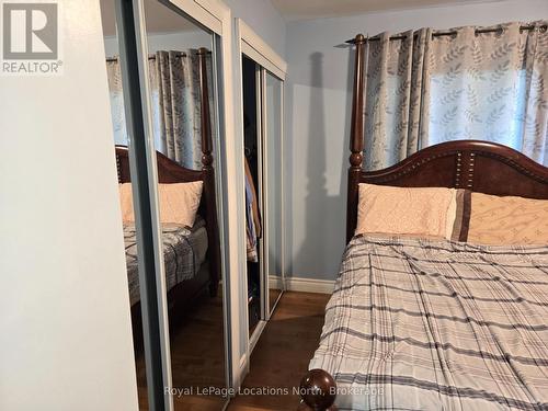 Beautiful hardwood floors throughout! - 6042 Highway 9 Highway, Caledon (Mono Mills), ON - Indoor Photo Showing Bedroom