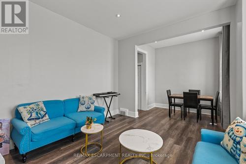 181 West Avenue, Hamilton, ON - Indoor Photo Showing Living Room