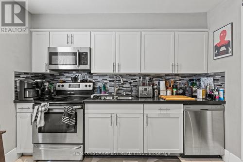 181 West Avenue, Hamilton, ON - Indoor Photo Showing Kitchen