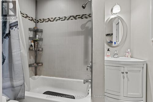181 West Avenue, Hamilton, ON - Indoor Photo Showing Bathroom