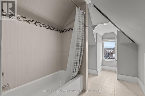 181 West Avenue, Hamilton, ON - Indoor Photo Showing Bathroom
