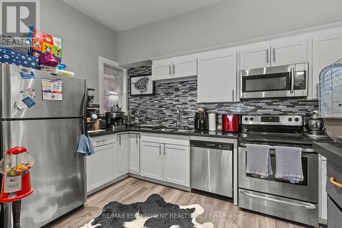 181 West Avenue, Hamilton, ON - Indoor Photo Showing Kitchen With Upgraded Kitchen