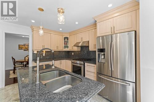 7090 Terragar Boulevard, Mississauga, ON - Indoor Photo Showing Kitchen With Double Sink With Upgraded Kitchen