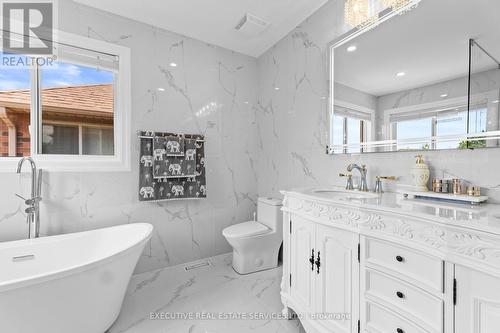 7090 Terragar Boulevard, Mississauga, ON - Indoor Photo Showing Bathroom