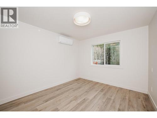 8200 97A Highway Unit# 8, Mara, BC - Indoor Photo Showing Other Room